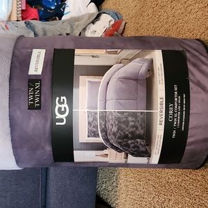 Ugg Twin/Twin XL COREY Comforter Set. 1 Comforter & 1 sham. NWT.